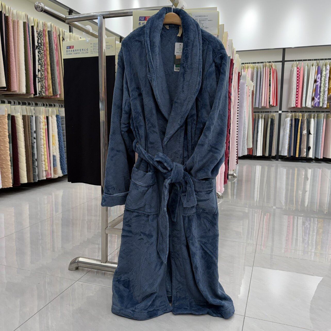 男款牛奶绒睡袍品牌剪标家居服