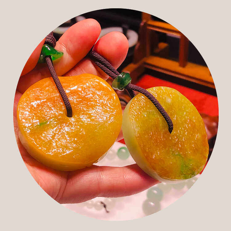 少见的天然缅甸翡翠大马坎黄翡，明黄种老肉细肥飘色水纹大平安扣