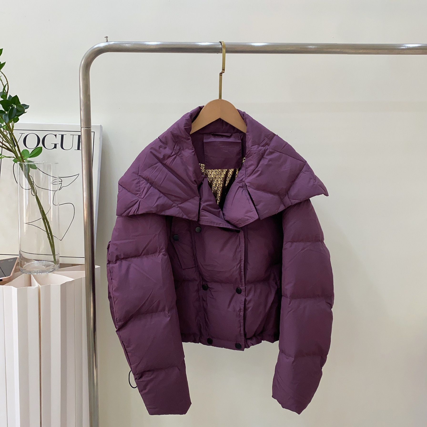 2025年新款羽绒服女短款加厚宽松显瘦大翻领时尚面包服白鸭绒外套