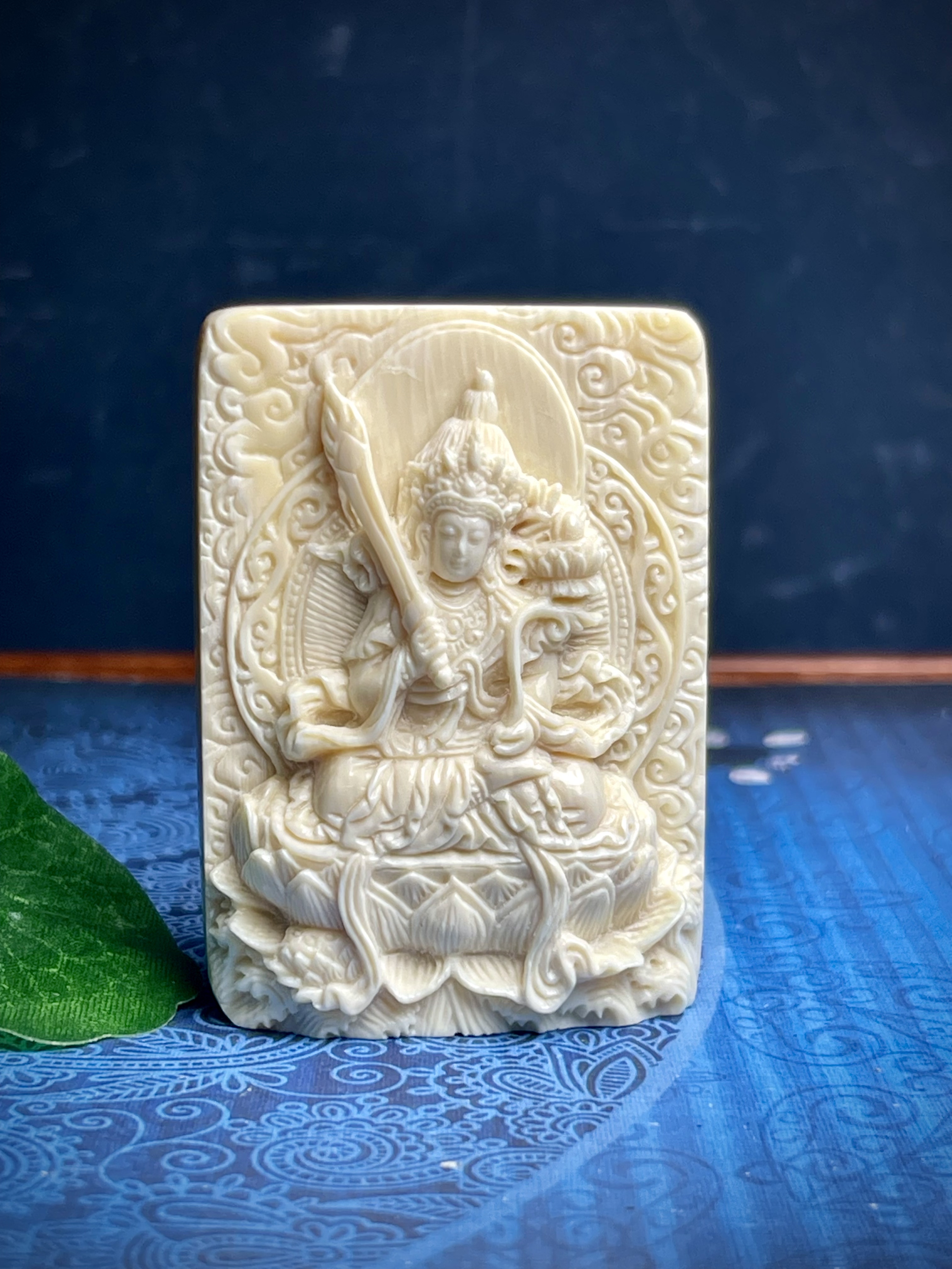 猛犸牙纯天然冰料手工雕刻虚空藏生效守护神牌子挂件吊坠