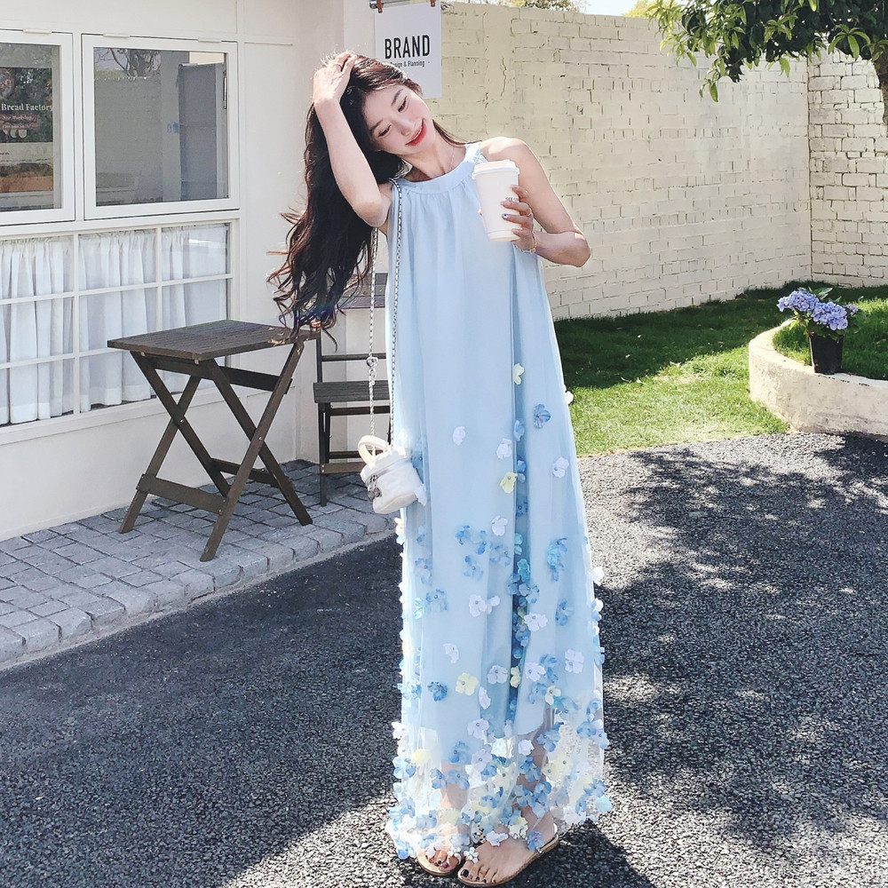 清纯系蓝色挂脖连衣裙女夏超火好看无袖薄纱宽松仙气度假长裙及踝,女装连衣裙,2C069