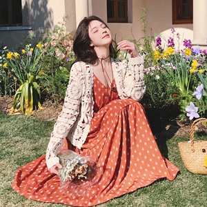 花朵开衫红色碎花吊带连衣裙女两件套夏2025新款独特漂亮绝美长裙图片