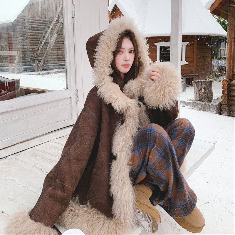 【】牛角扣德皮绒面拼托卡卷毛加厚皮毛一体3321-P235K358,女装皮草,2C069
