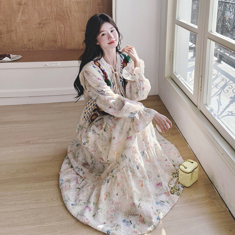 太阳花针织马甲甜美碎花连衣裙女两件套春秋2025新款气质独特漂亮,女装套装/套裙,2C069