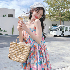 多巴胺碎花吊带裙女2025夏季新款法式钓系约会裙长裙子图片
