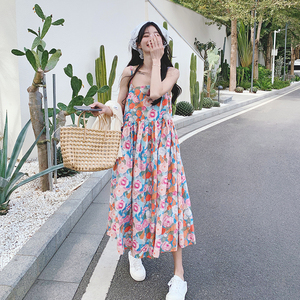 多巴胺碎花吊带裙女2025夏季新款法式钓系约会裙长裙子图片