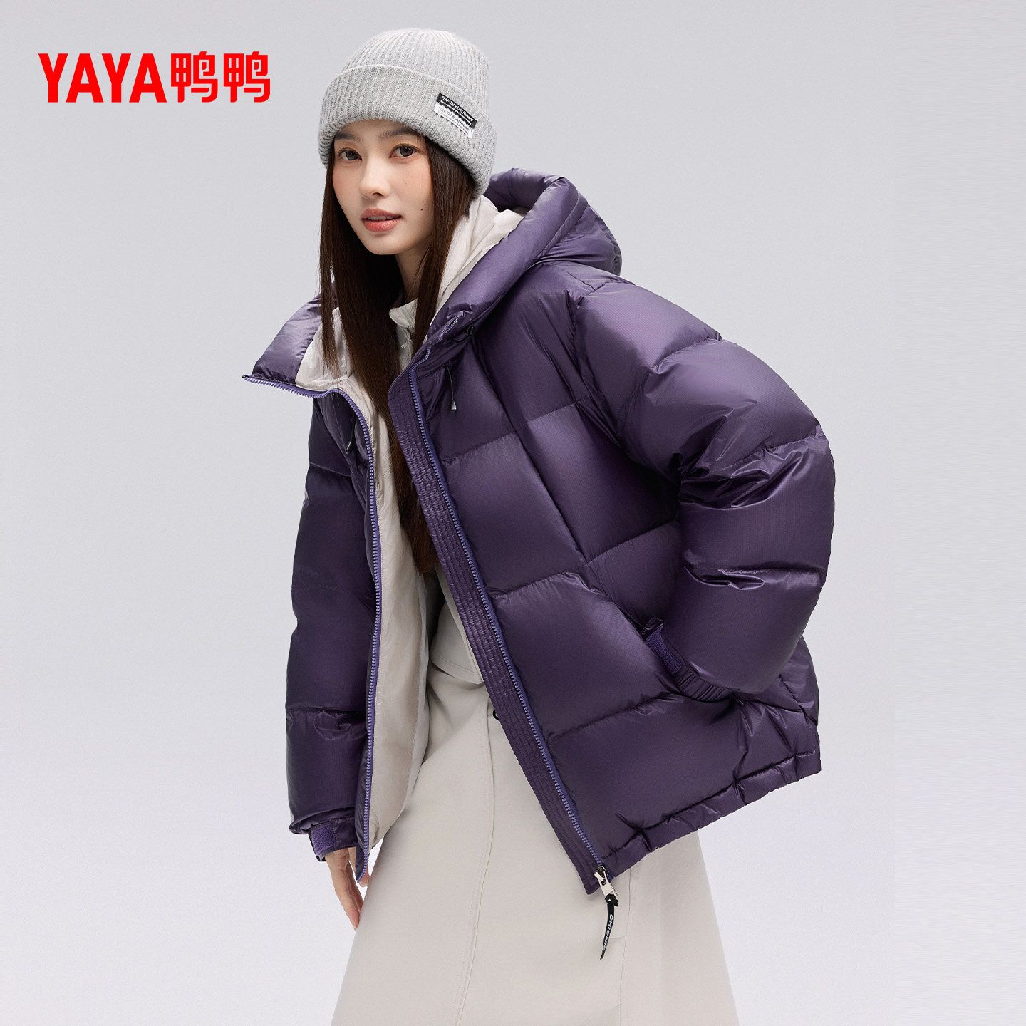 鸭鸭羽绒服2025年冬装新款男女情侣韩版连帽短款时尚加厚休闲外套