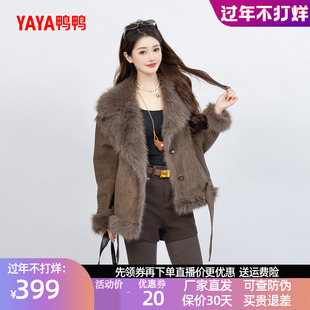 鸭鸭羽绒服2025年冬装新款女士韩版麂皮绒皮草狐狸毛领时尚短款