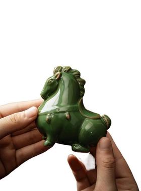 热销2024汝窑创意绿马茶宠茶具摆件开片茶玩陶瓷可养办公室茶道小