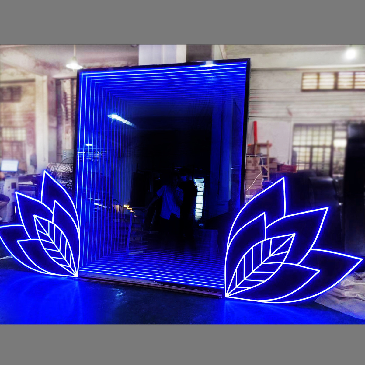 外贸花瓣霓虹灯千层镜发光灯箱落地led灯箱发光字厂家定制深渊镜