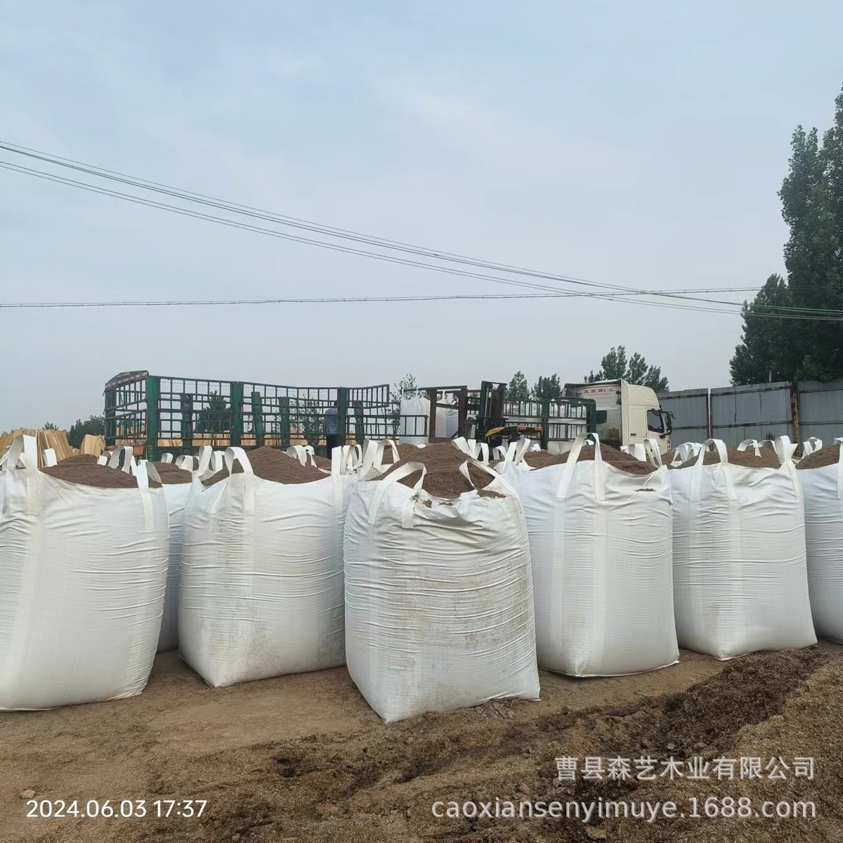 热销原料批发锯末粉宠物除臭垫料种花填充沙袋食用菌填充发酵木屑