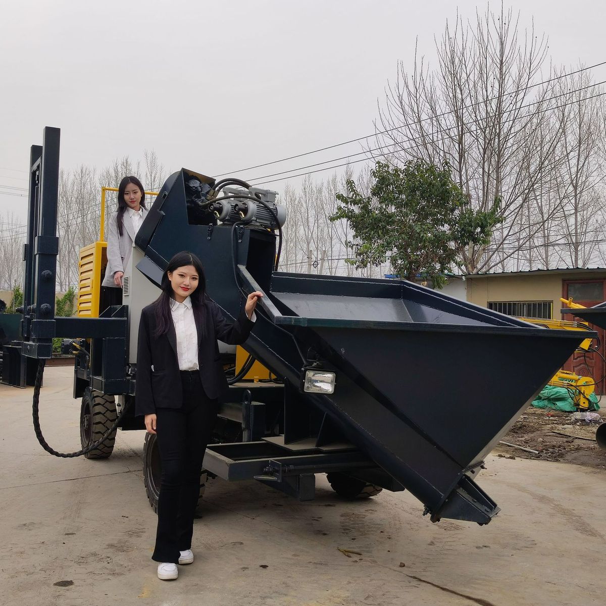 热销路缘滑膜石路沿摊铺机设备水沟水渠滑模成型机施工现场视频