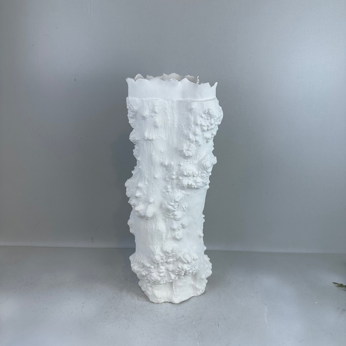 现代简约手工白色陶瓷摆件软装家居艺术设计花器桌面客厅酒店样板