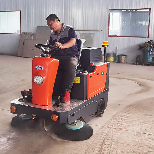 艾隆电动扫地车工业 道路清扫车驾驶式 小区物业扫树叶电动扫地机