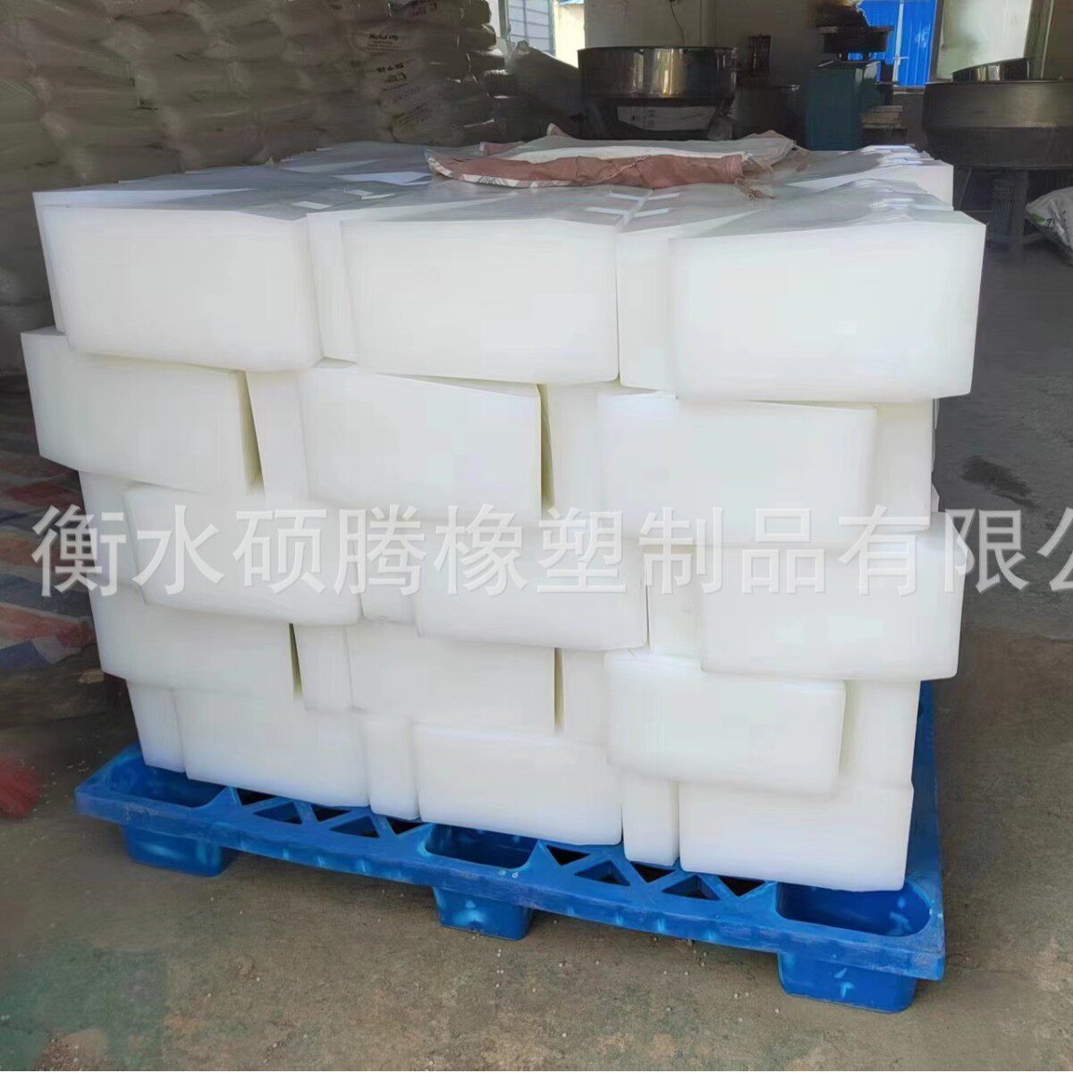 钢卷塑料垫卷拖垫子钢支架底座保护托盘卷安装卸货缓冲弹性垫板