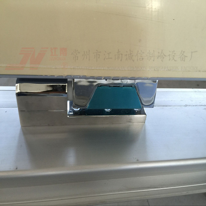 热销厂家框定彩钢半埋门铝合金门供应尺寸供应各种样式冷库门