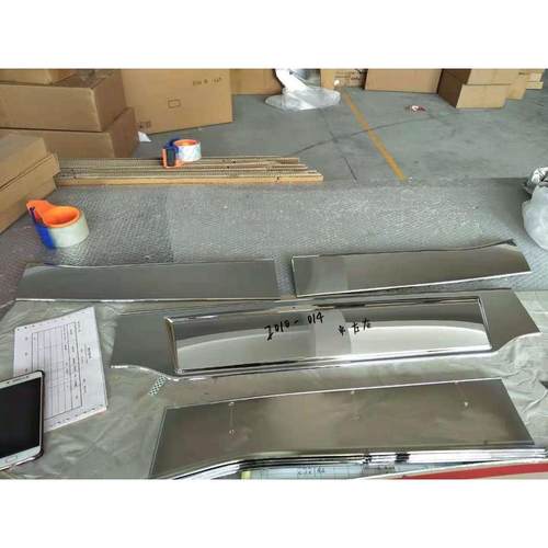 热销现货供应适用于五十铃2018款庆铃白色giga电镀新面板亮条三合