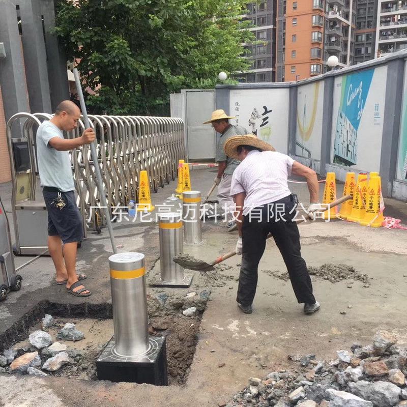 学校校门口防撞桩柱生产商可拆装半自动防撞柱广州培正小学路桩