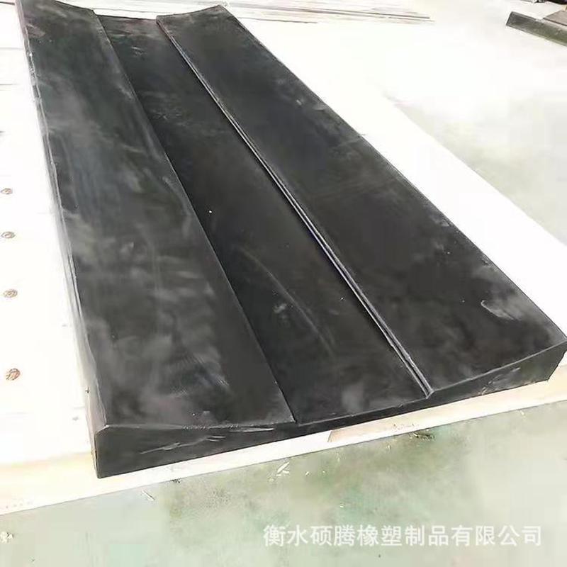 钢卷鞍座缓冲橡胶块v铝垫金属卷板状橡胶垫块运输固定型卷鞍座
