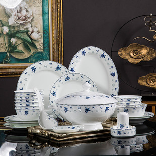 青花瓷碗碟套装家用中式饭碗景德镇陶瓷餐具中国风骨瓷碗盘碟乔迁