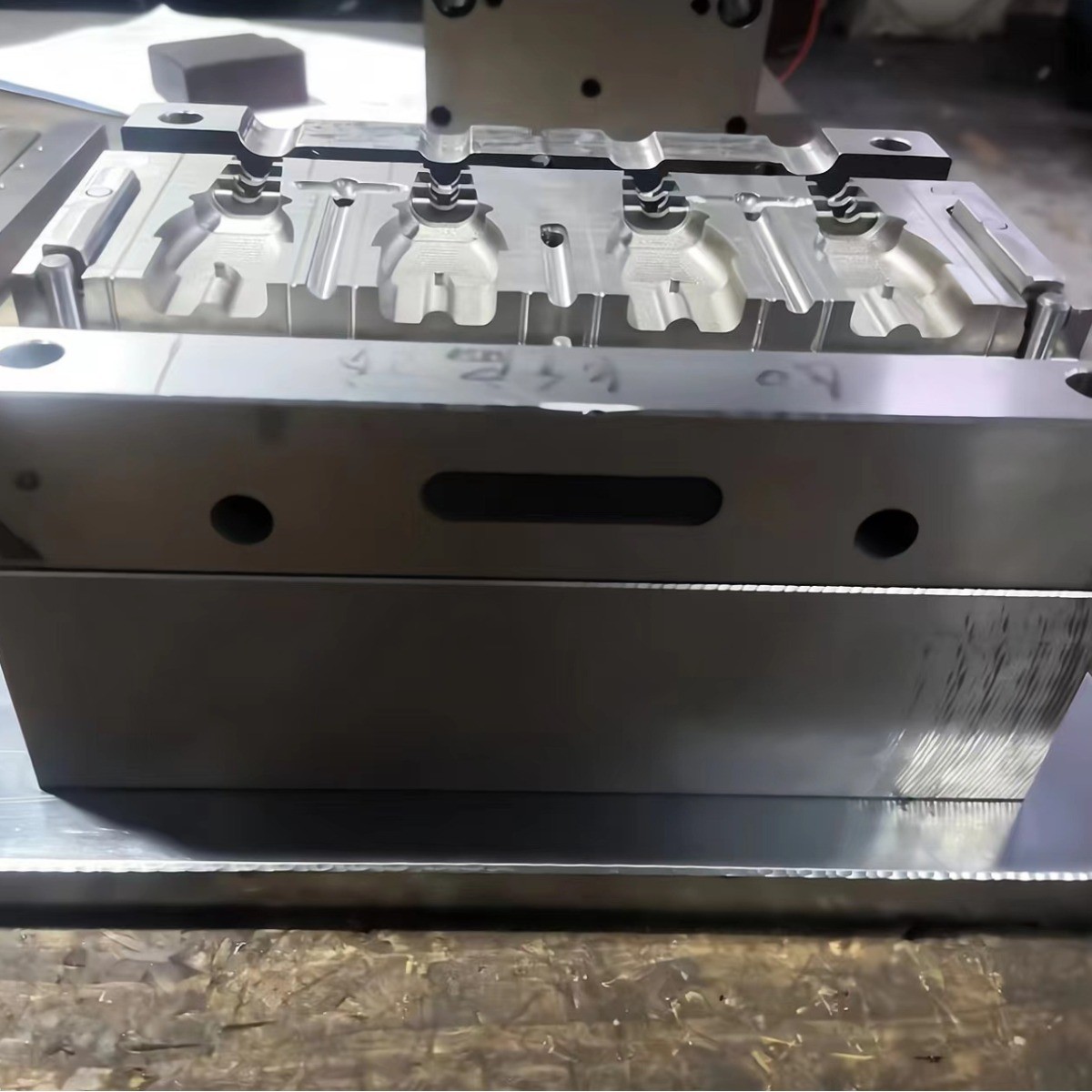 澳洲头模具AC插头模具制作生产DC3.5插头模生产注塑包胶模