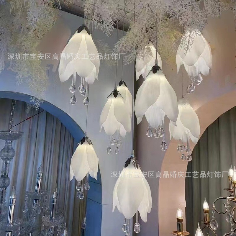 婚礼堂10头吊灯玉兰花创意亚克力发光装饰灯婚庆场地布置灯具批发