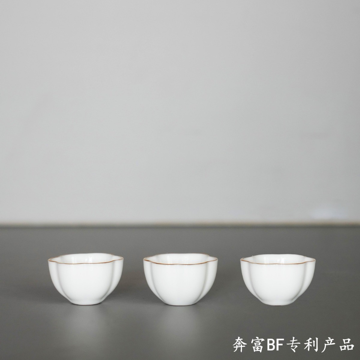 热销江南轻奢清酒青瓷杯陶瓷冬季家用烈酒杯子酒盅分酒器套装便携