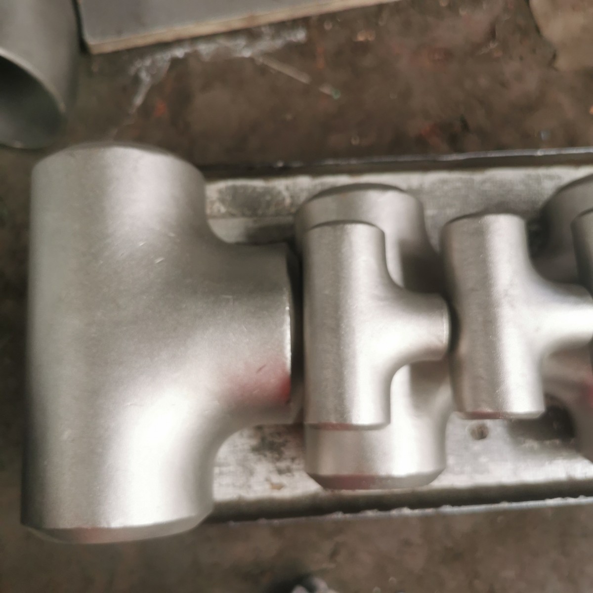 厂家使用建筑施工地供应建材s30408s22053s31603不锈钢三通管件