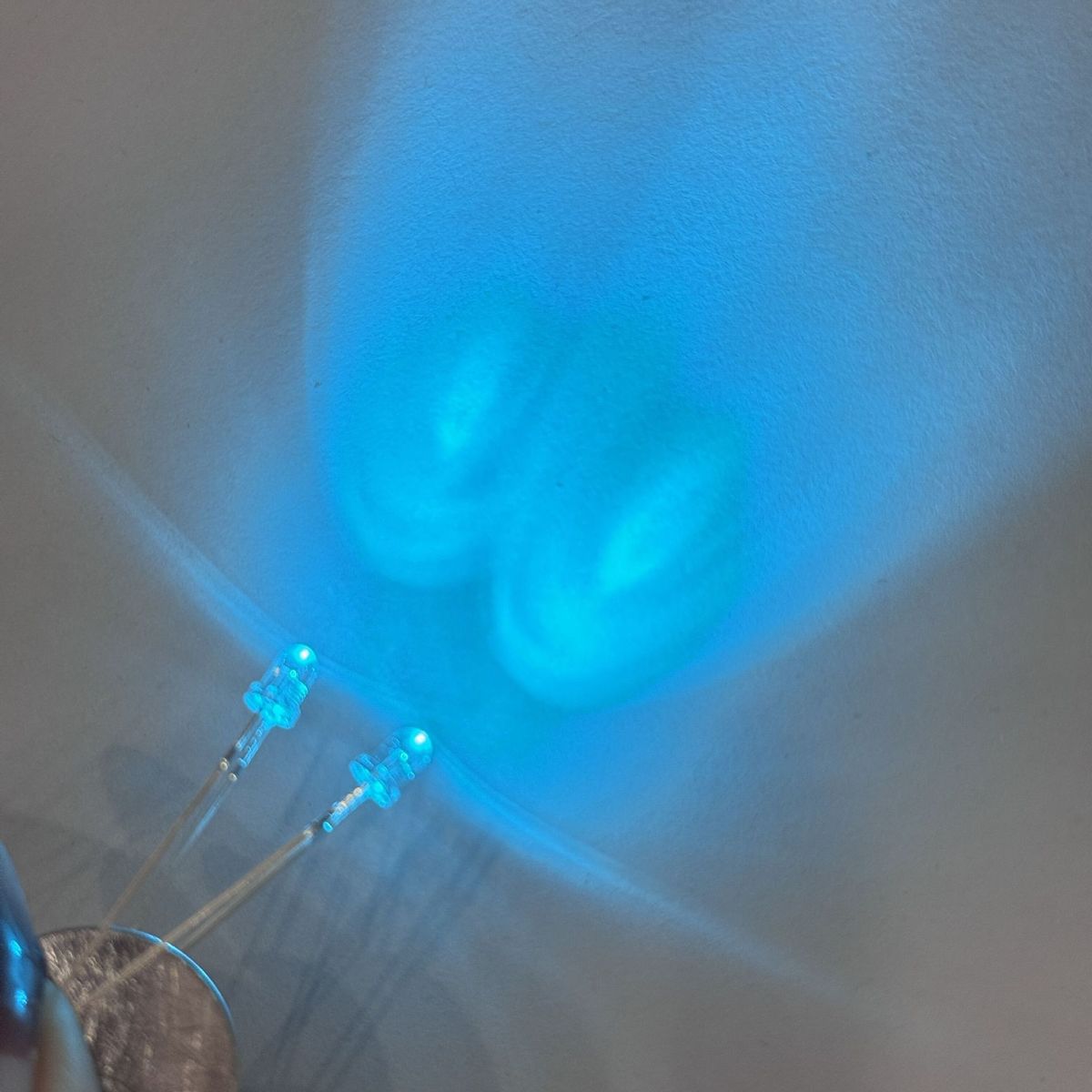 f3/f5发光冰蓝圆头超高亮暖白长脚透明3/5mmled白发二极管灯珠