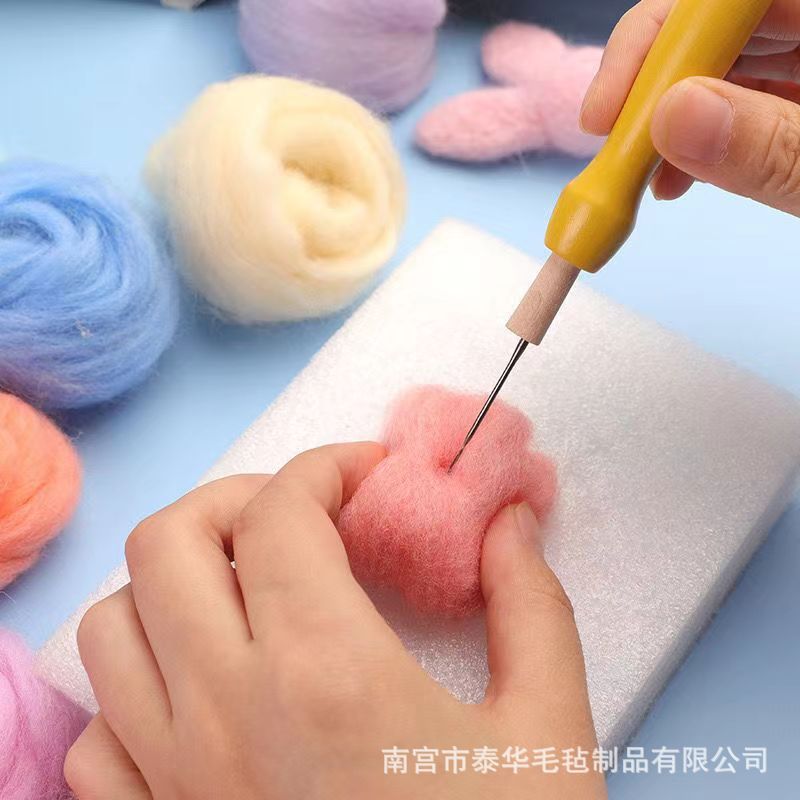 厂家直销66s羊毛毡戳戳乐材料包绒线手工diy针毡彩色羊毛条批发