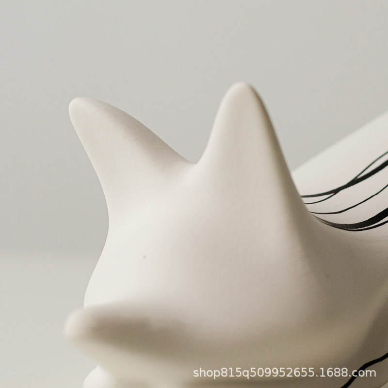 热销软装创意艺术白狐陶瓷摆件家居客厅现代工艺品餐桌儿童样板间