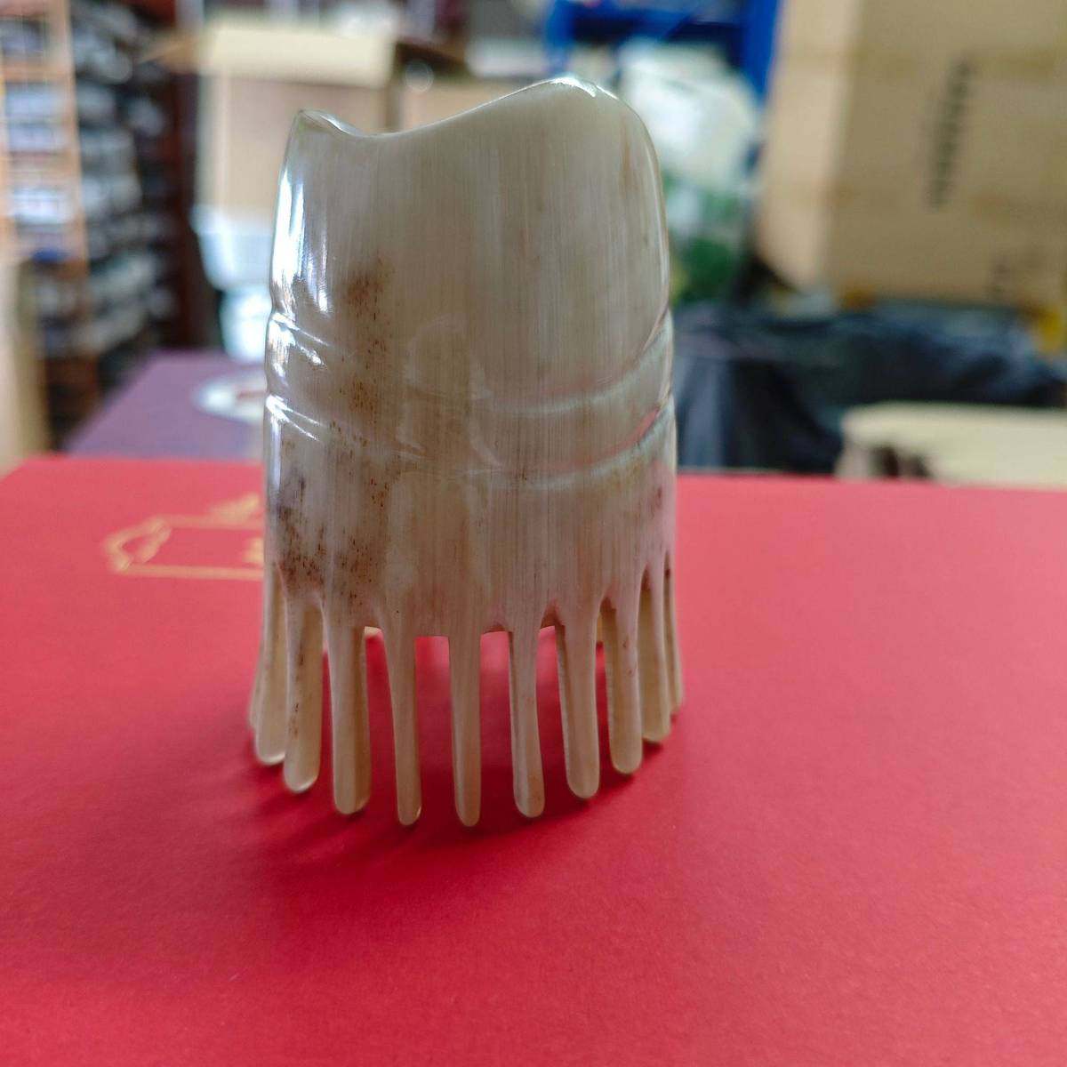 批发牛角洗头梳角尖洗头梳头部按摩点穴拨筋头疗梳子
