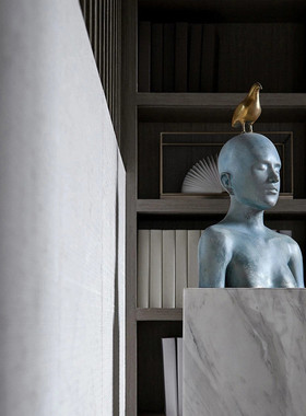 粗犷树脂人物胸像摆件雨滴落地人物雕塑现代抽象台面肌理艺术品