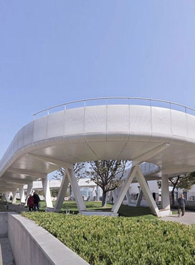 热销游乐园广场公园钢结构景观栈道金属空中连廊制作廊桥设计景观
