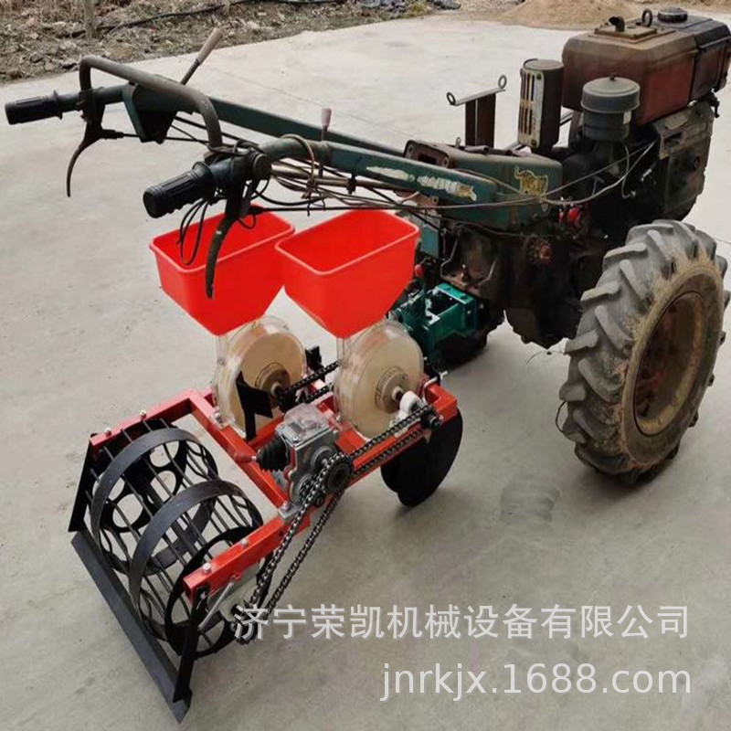 热销多功能起垄种花生机播种施肥膜铺一体花生播种机手扶车带花生