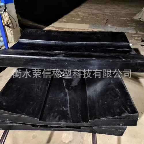 定制橡胶鞍座u型橡胶卷运输橡胶板胶橡胶制品固定加工座