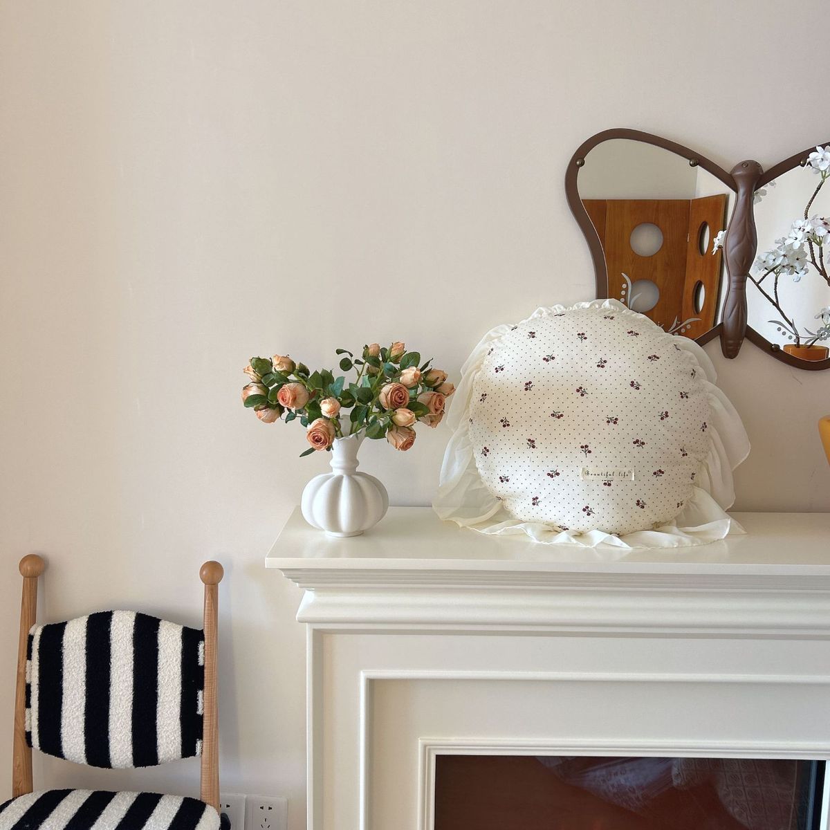 可爱荷叶边圆形抱枕isn复古碎花沙发靠枕床头卧室韩式午睡风含芯