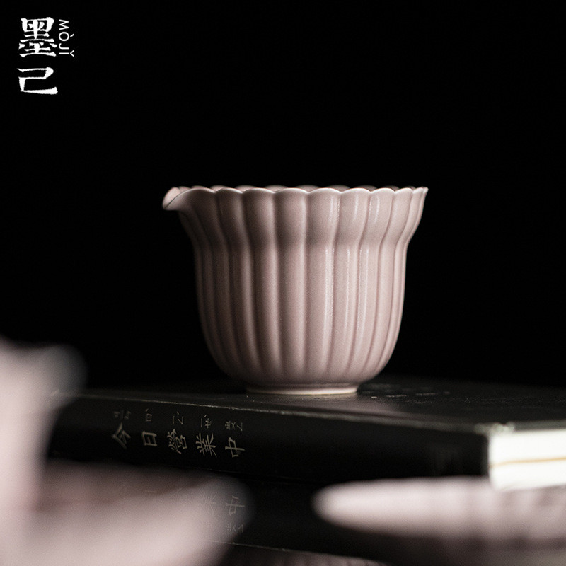 墨己紫红汝釉筋纹菊瓣公杯茶道配件陶瓷菊口茶海家用分茶公道杯