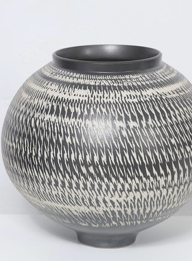 新中式现代中式陶瓷花瓶黑白轻奢花器样板间售楼处软装复古艺术摆