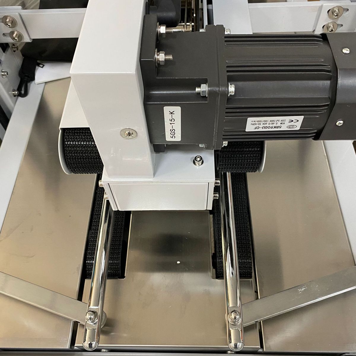 厂家供应全自动胶带封箱机纸箱泡沫箱封装封箱机6050胶带封箱