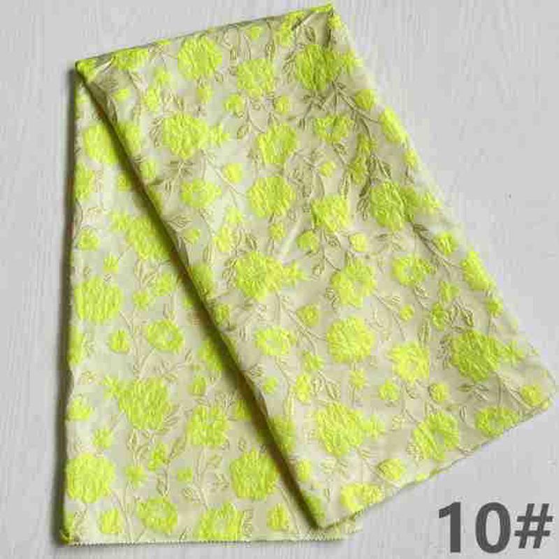 新款时尚大提花色织高精密织金立体服装面料工厂