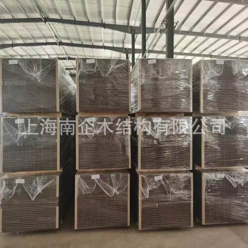 室外免保养塑木地板一代批发圆孔方孔实心各类造型厂家二代共挤