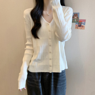 胖mm内搭v领毛衣开衫 女秋冬季 针织 遮肚子显瘦白色打底衫 高货大码
