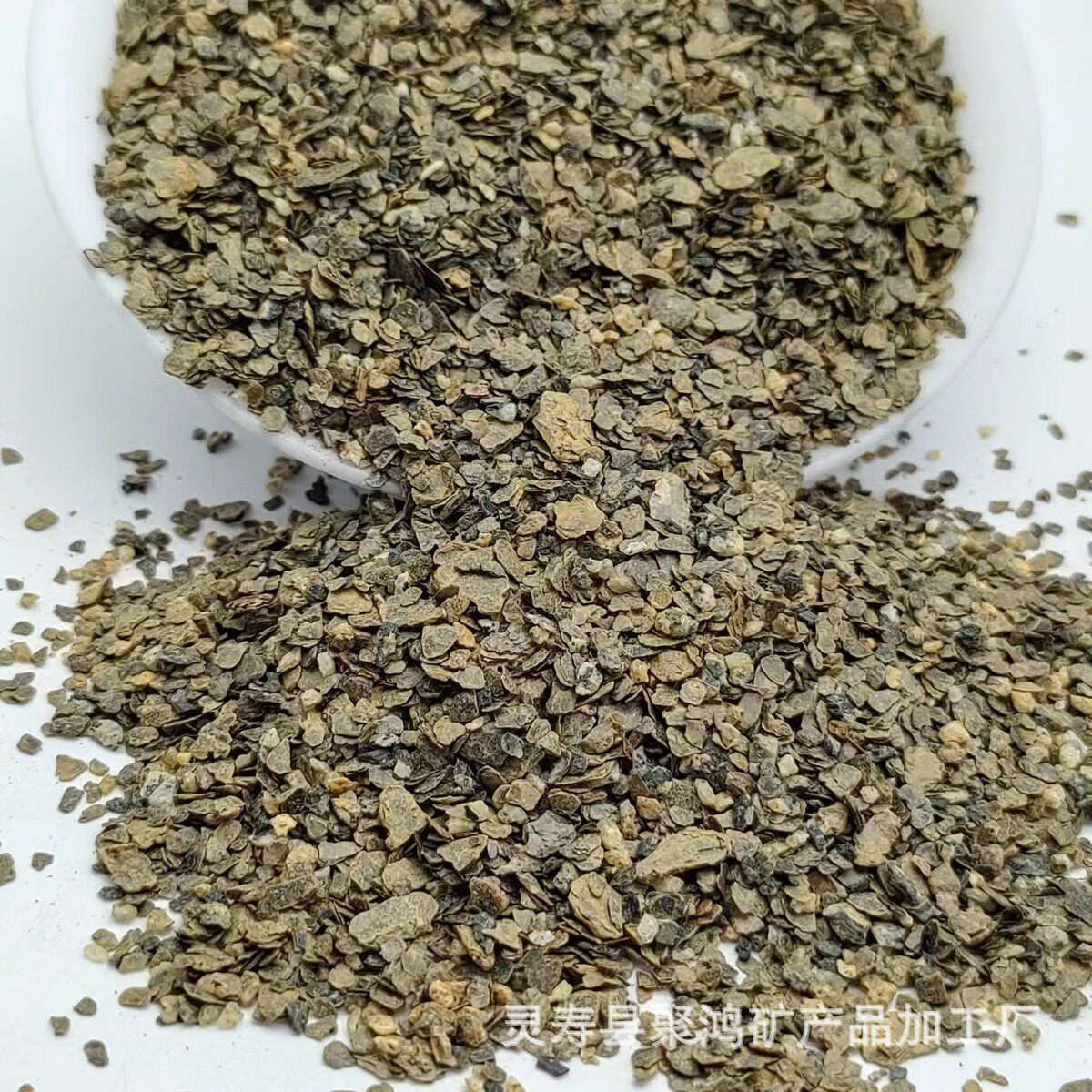 供应出口蛭石片0.3-1.2mm冶金原矿保温用铸造蛭石金黄色膨胀蛭石