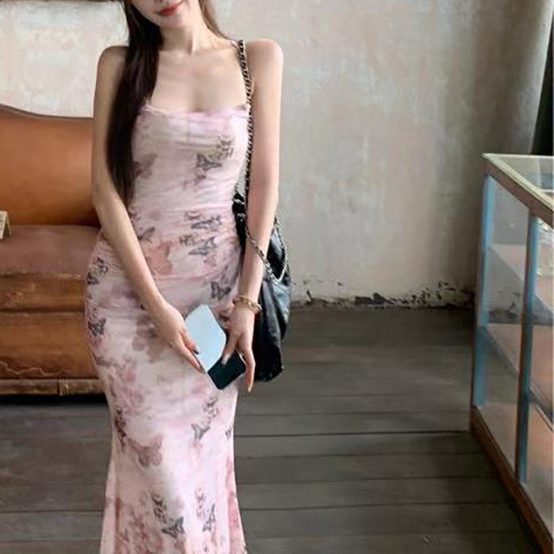 名媛风风情万种裙子夏天巨好看的炸街独特漂亮纯欲性感吊带连衣裙