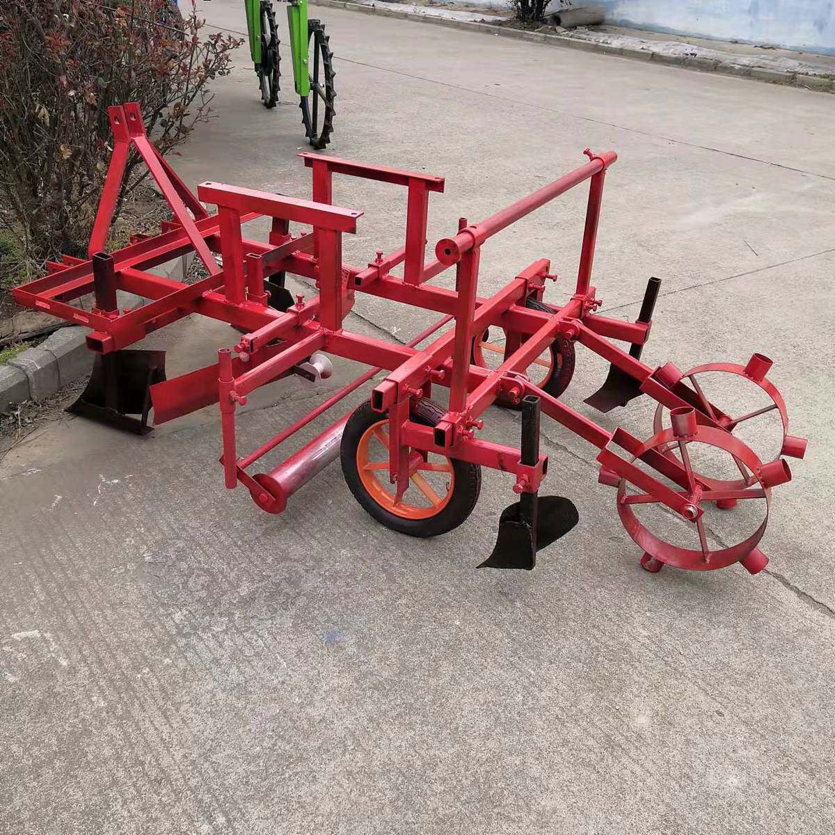 热销蔬菜鑫毛豆玉米膜上点播机起垄施肥花生种植机宏种植打垄盖膜