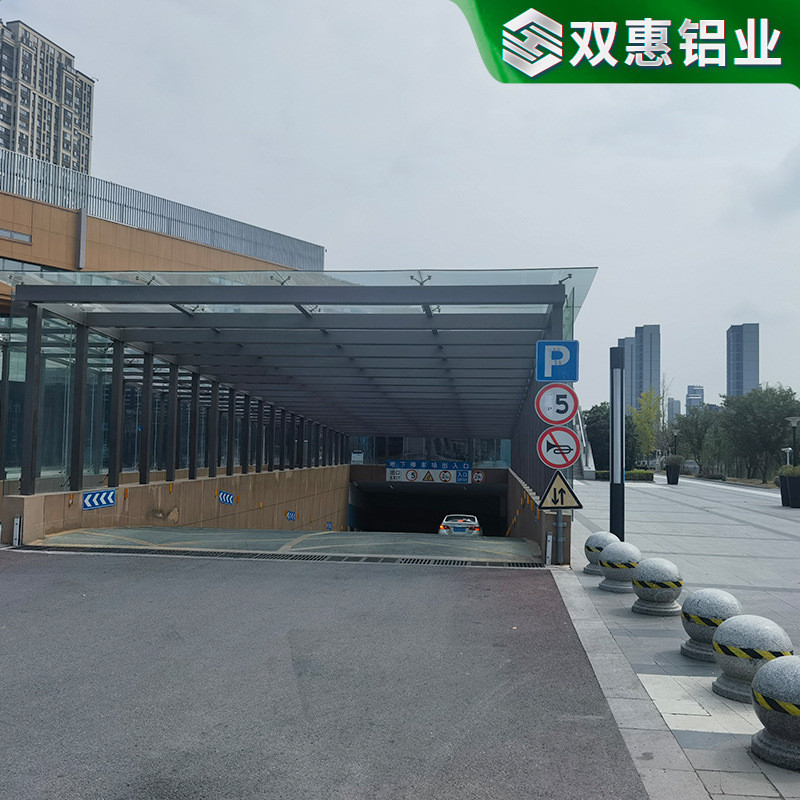 轻钢坡道户外遮阳棚 地下车库通道口 钢结构雨棚 汽车结构钢棚