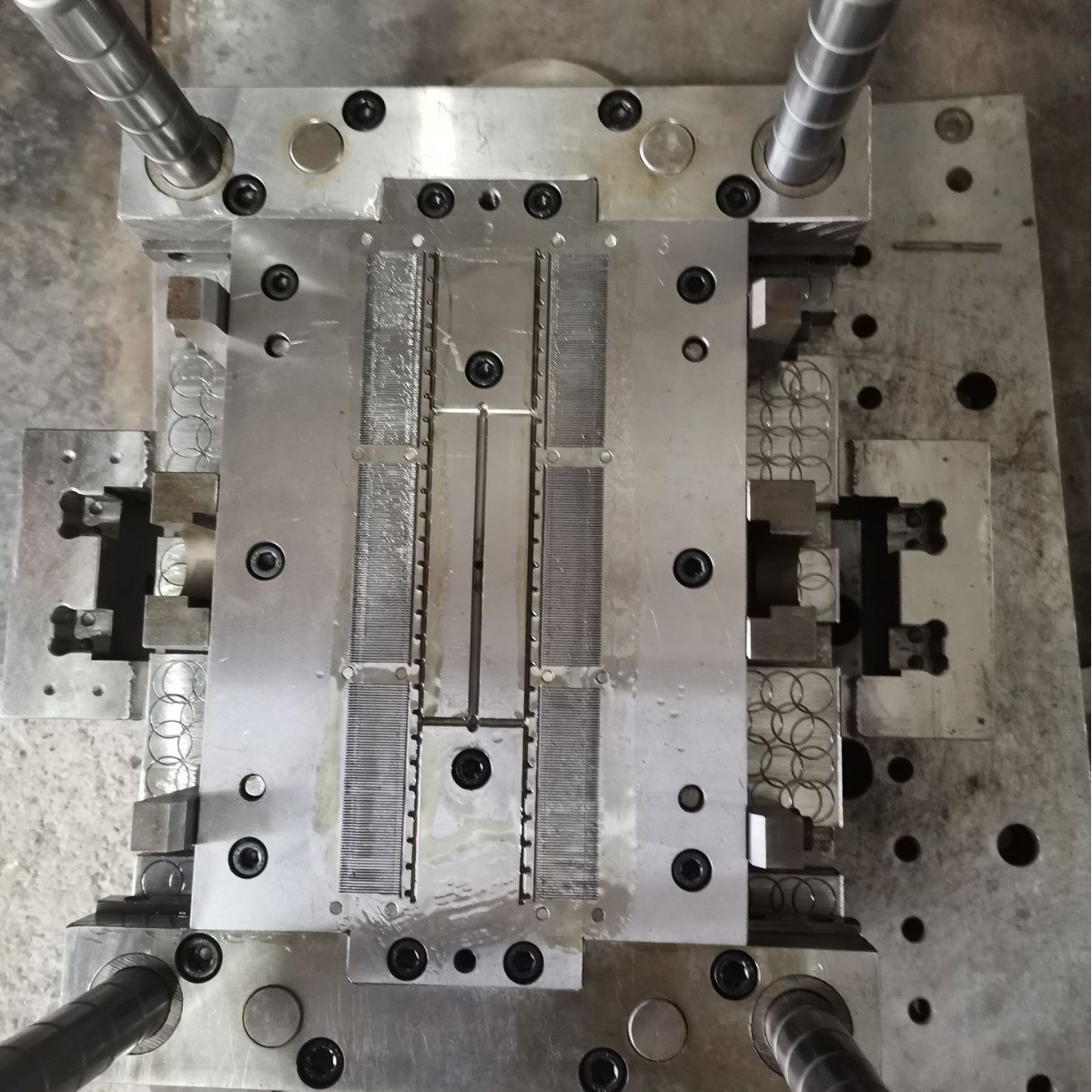 胶针模具手穿针子母扣排针粗胶针流道胶针工字模内拉伸模具热细
