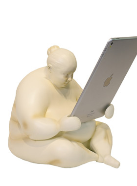 现代创意酒店雕塑样板间人像别墅摆件胖女人模型ipad树脂工艺品