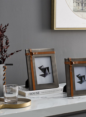 热销现代轻奢样板房高档皮质相框相框摆台金属6寸7寸装饰相框软装